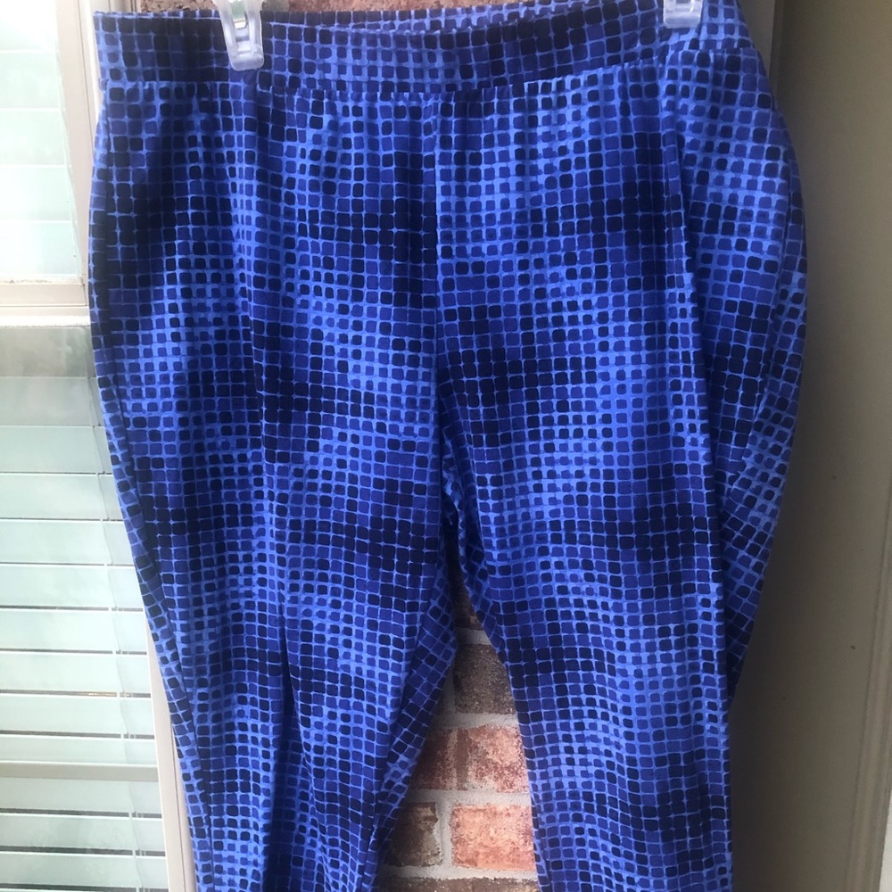 Chico’s Two Tone Blue Capri Workout Pants